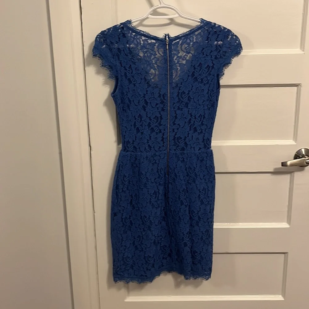 Babaton blue lace dress lined with cap sleeve - Picture 2 of 3